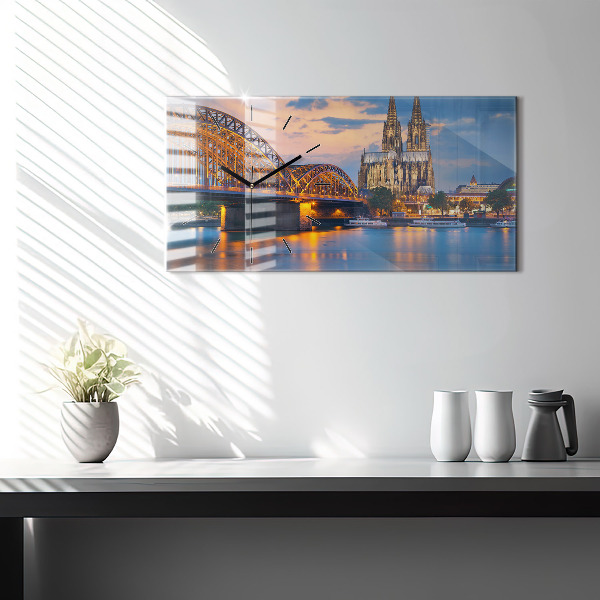 Vízszintes üvegóra Kilátás a városházára