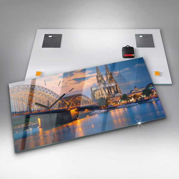 Vízszintes üvegóra Kilátás a városházára