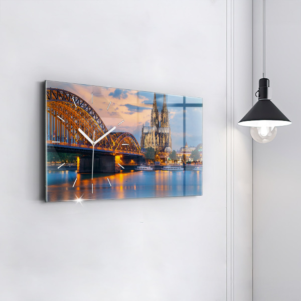 Vízszintes üvegóra Kilátás a városházára