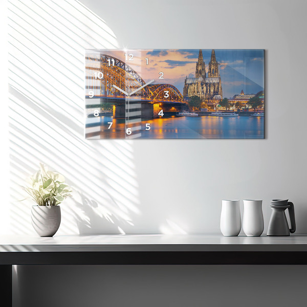 Vízszintes üvegóra Kilátás a városházára