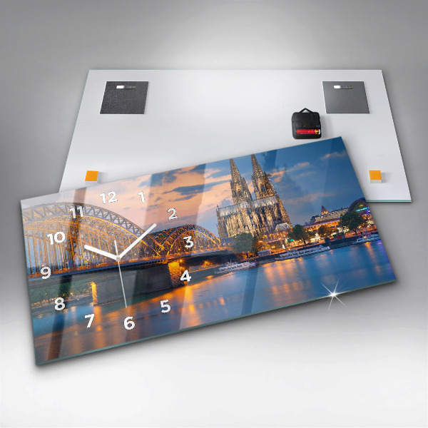 Vízszintes üvegóra Kilátás a városházára