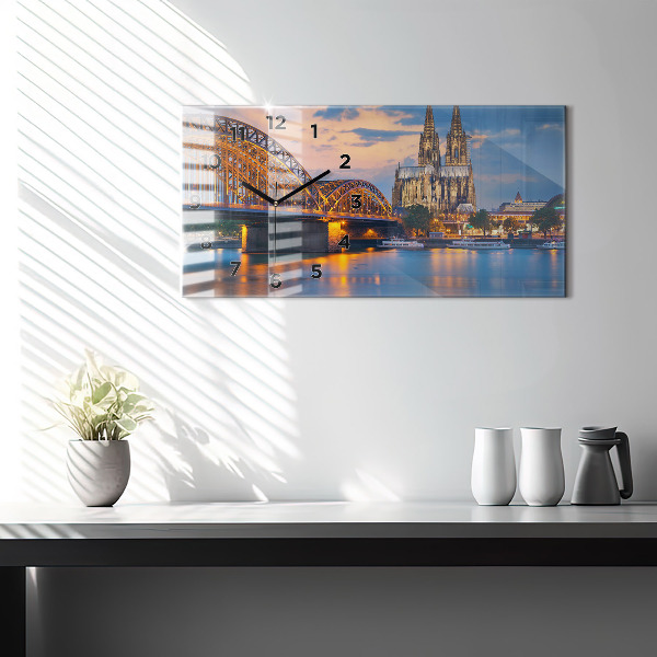 Vízszintes üvegóra Kilátás a városházára