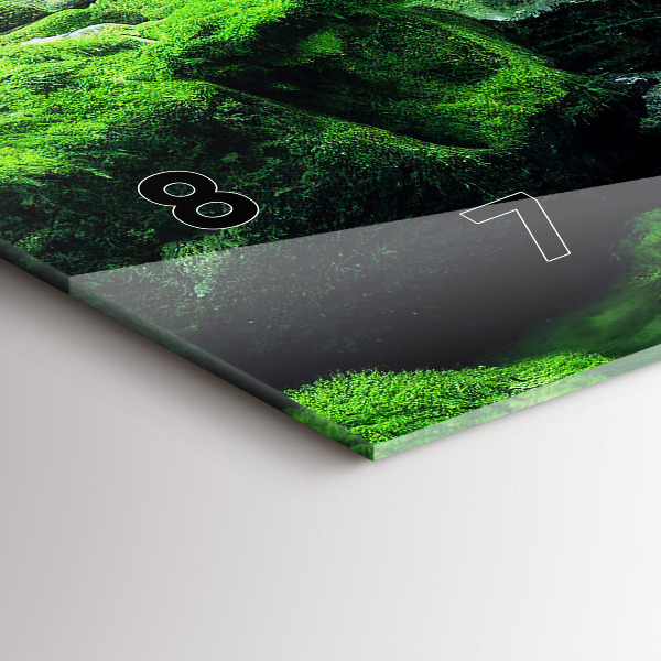 Vízszintes üvegóra Vízesés a moha között