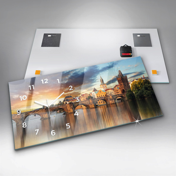 Vízszintes üvegóra Panoráma a folyó felett