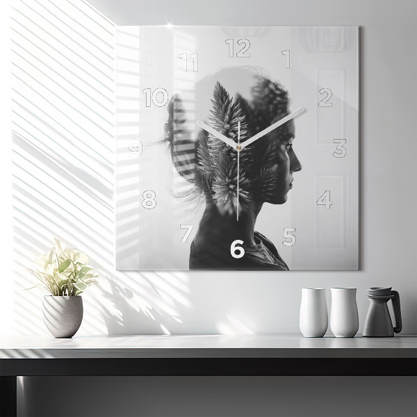 Szögletes fali üvegóra Egy nő portréja