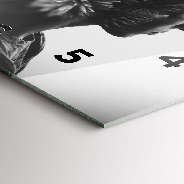 Szögletes fali üvegóra Egy nő portréja