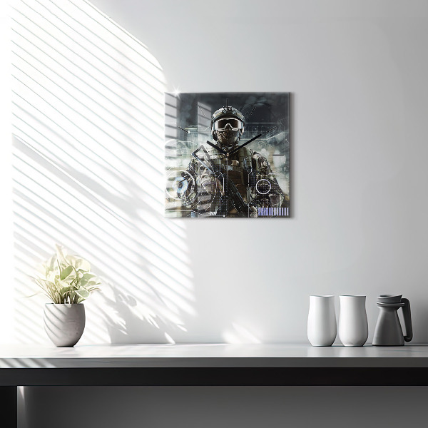 Szögletes fali üvegóra Katona fegyverrel