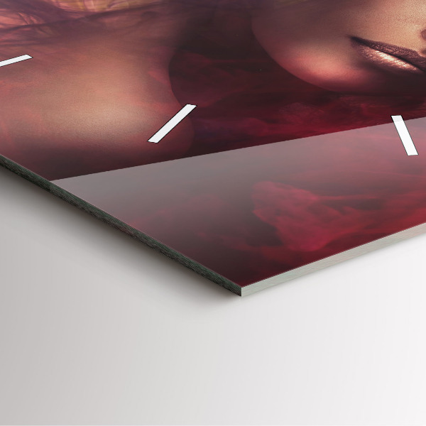 Szögletes fali üvegóra Egy nő portréja