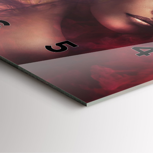 Szögletes fali üvegóra Egy nő portréja