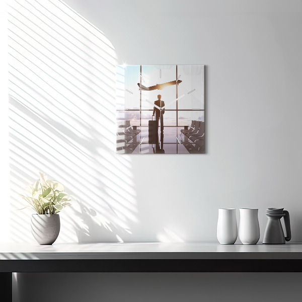 Szögletes fali üvegóra Férfi a repülőtéren