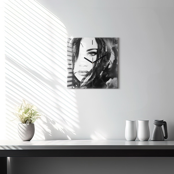Szögletes fali üvegóra Egy nő portréja