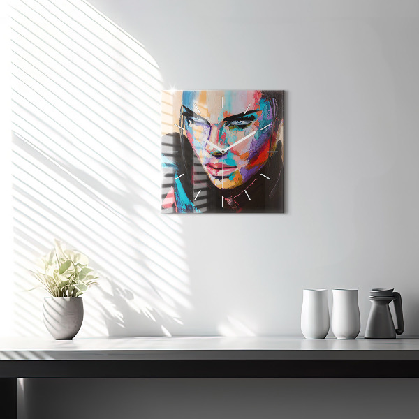 Szögletes fali üvegóra Egy nő portréja