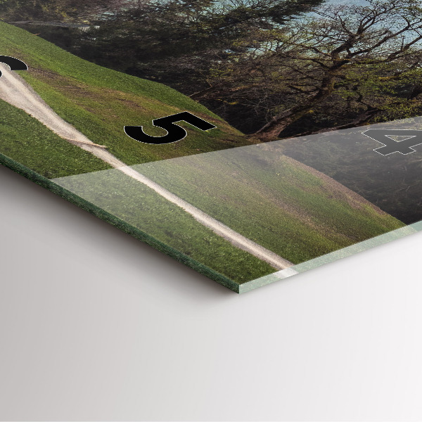 Szögletes fali üvegóra Kilátás a hegyekre