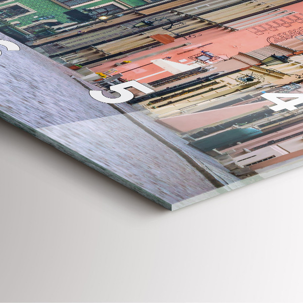 Szögletes fali üvegóra Óváros Varsóban