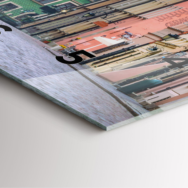 Szögletes fali üvegóra Óváros Varsóban