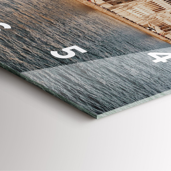 Szögletes fali üvegóra Országgyűlés Budapesten