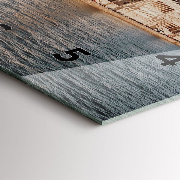 Szögletes fali üvegóra Országgyűlés Budapesten