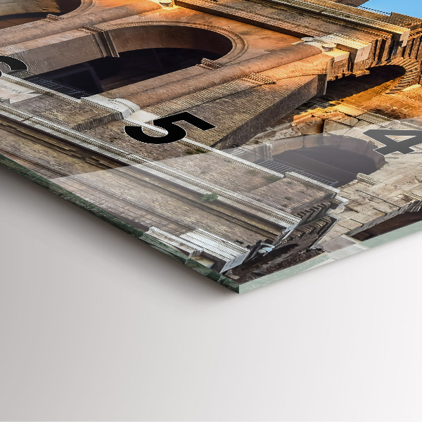 Szögletes fali üvegóra Colosseum Rómában