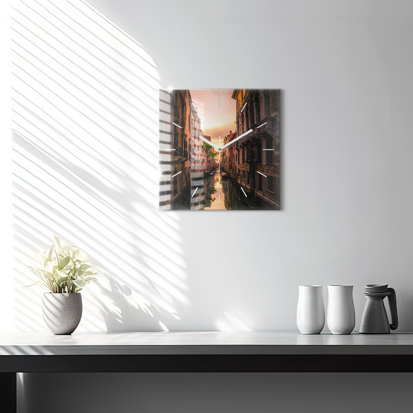 Szögletes fali üvegóra Kilátás a csatornára a városban