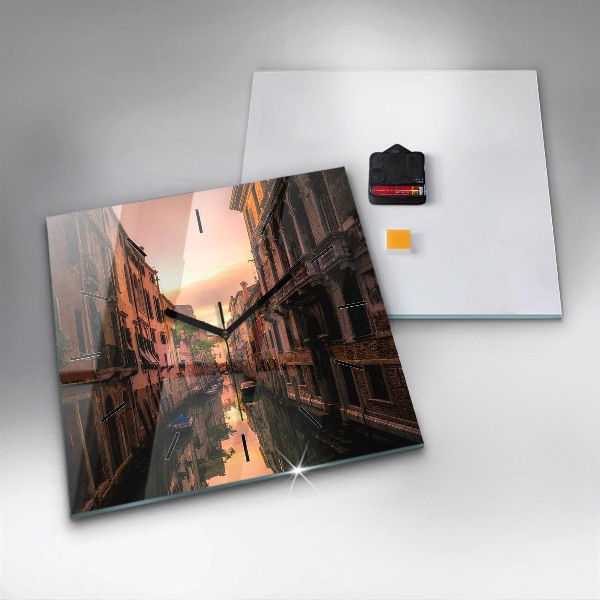 Szögletes fali üvegóra Kilátás a csatornára a városban
