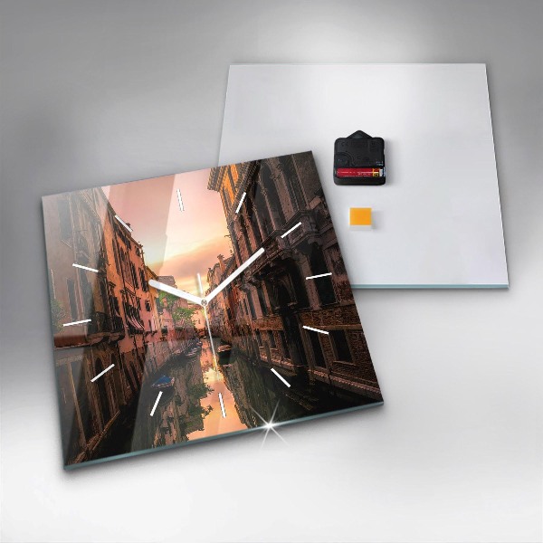 Szögletes fali üvegóra Kilátás a csatornára a városban