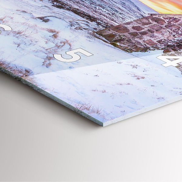 Szögletes fali üvegóra Víkendház hegyekben