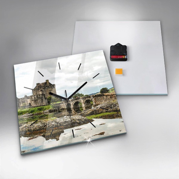 Szögletes fali üvegóra Eilean Donan kastély Skóciában
