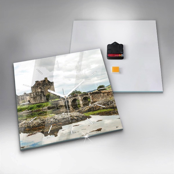 Szögletes fali üvegóra Eilean Donan kastély Skóciában