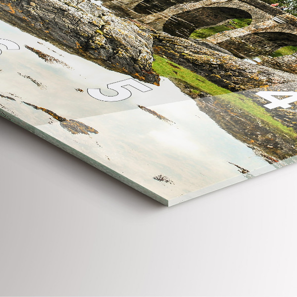 Szögletes fali üvegóra Eilean Donan kastély Skóciában