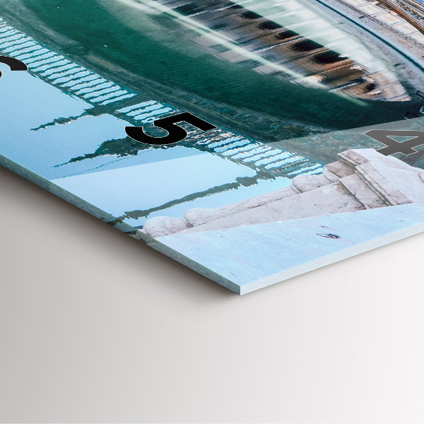 Szögletes fali üvegóra Plaza de Espana Sevillában