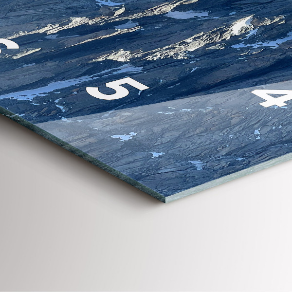 Szögletes fali üvegóra Alpok hegység télen