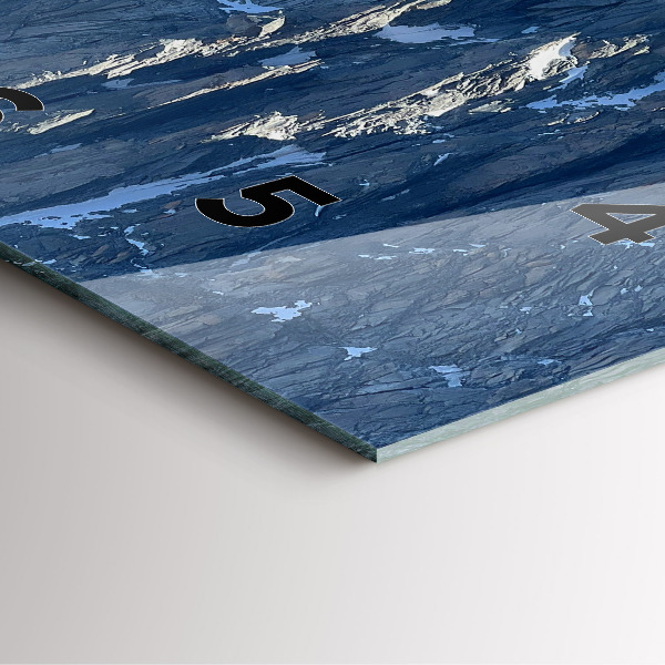 Szögletes fali üvegóra Alpok hegység télen