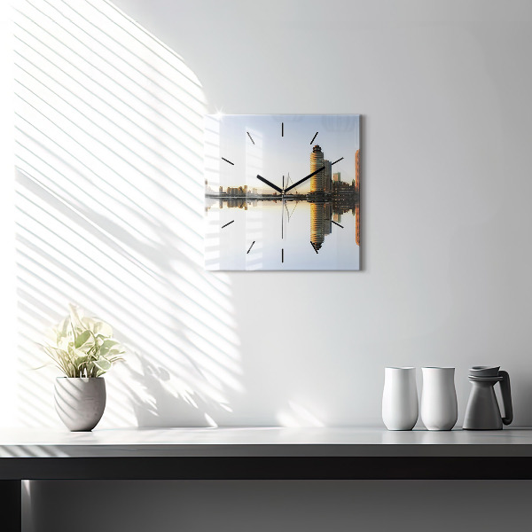 Szögletes fali üvegóra Város a folyón