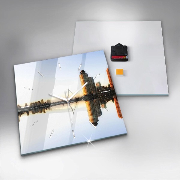 Szögletes fali üvegóra Város a folyón