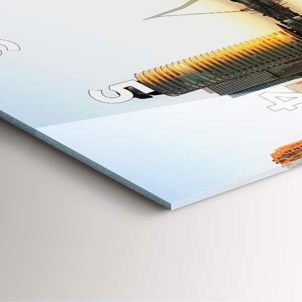 Szögletes fali üvegóra Város a folyón