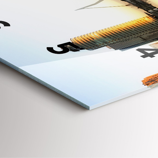 Szögletes fali üvegóra Város a folyón