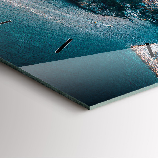 Szögletes fali üvegóra Sziget Horvátországban