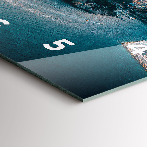 Szögletes fali üvegóra Sziget Horvátországban