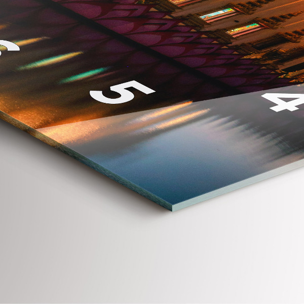 Szögletes fali üvegóra Templom Bangkokban