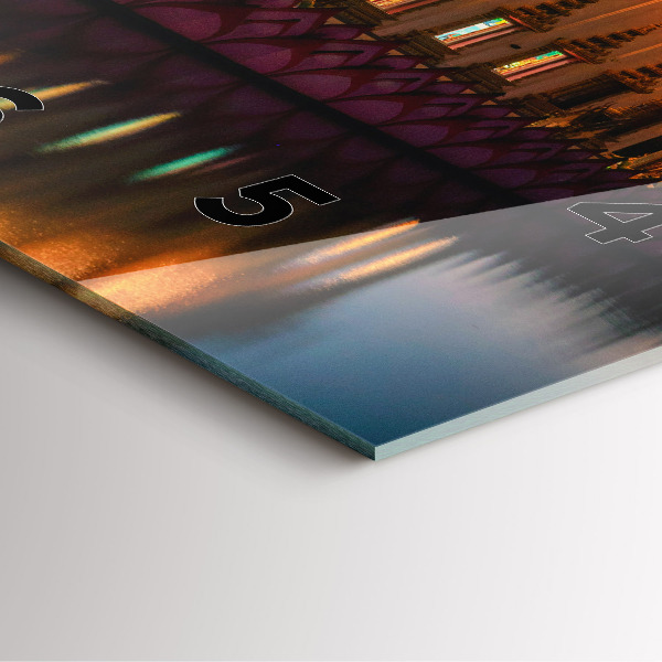 Szögletes fali üvegóra Templom Bangkokban