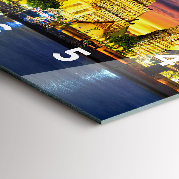 Szögletes fali üvegóra Templom Bangkokban