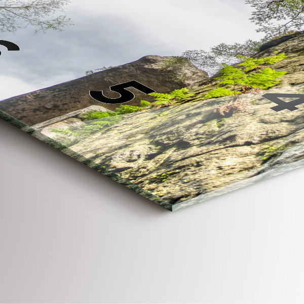 Szögletes fali üvegóra Rockváros Csehországban