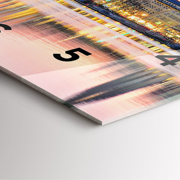 Szögletes fali üvegóra Alster Hamburgban