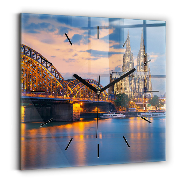 Szögletes fali üvegóra Kilátás a városházára