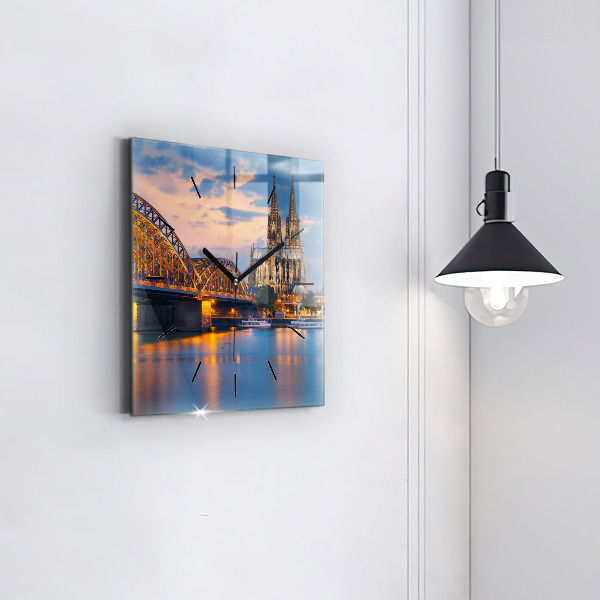 Szögletes fali üvegóra Kilátás a városházára