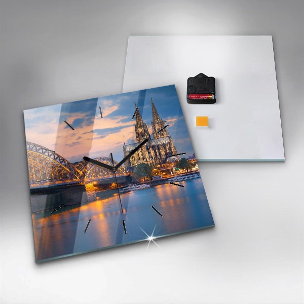 Szögletes fali üvegóra Kilátás a városházára