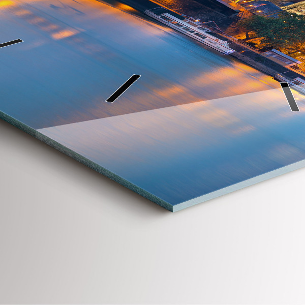 Szögletes fali üvegóra Kilátás a városházára