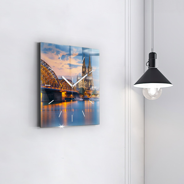 Szögletes fali üvegóra Kilátás a városházára