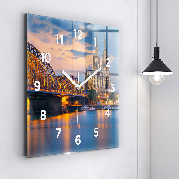 Szögletes fali üvegóra Kilátás a városházára