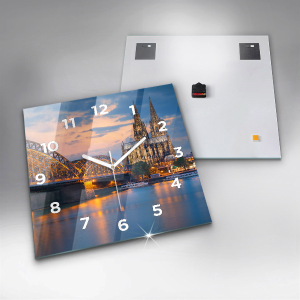 Szögletes fali üvegóra Kilátás a városházára